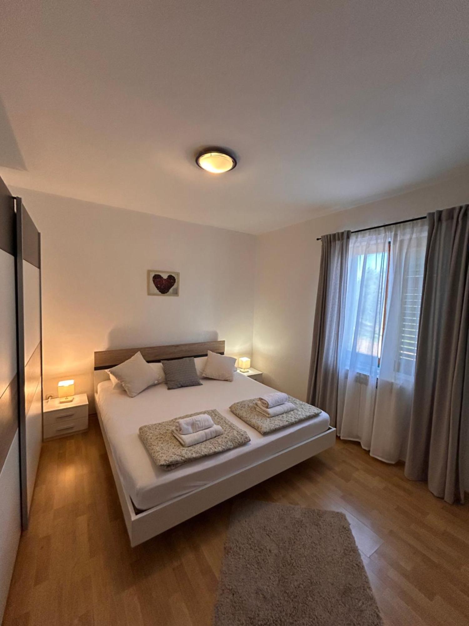 Apartments Marina Sveti Filip i Jakov Exterior photo