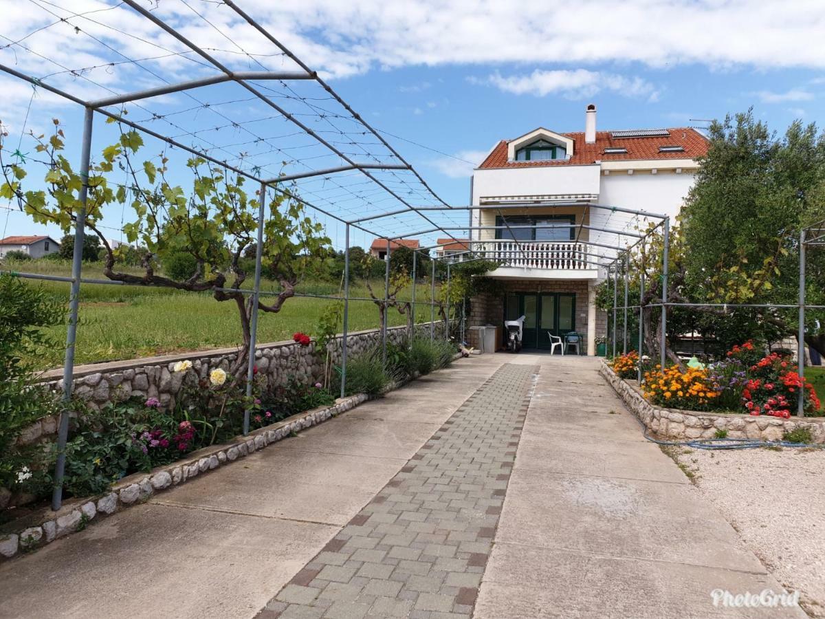 Apartments Marina Sveti Filip i Jakov Exterior photo